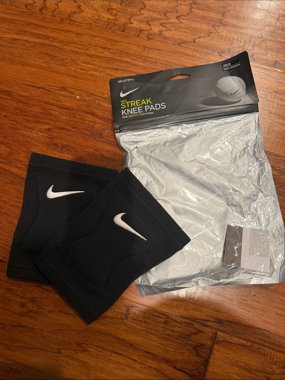 Nike Black Unisex Streak Volleyball Knee Pads - XS/S